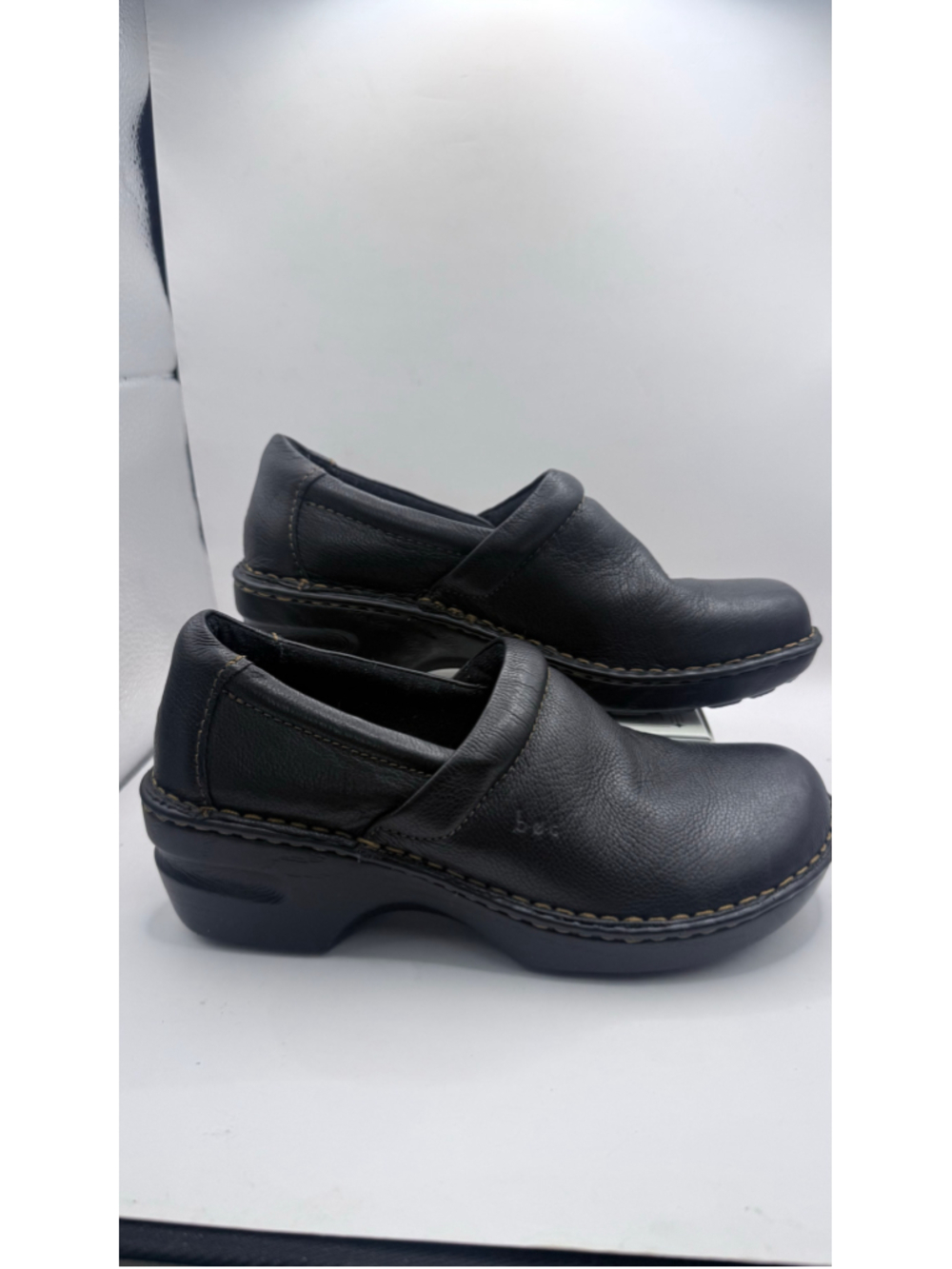 Women's b.o.c Black Leather Peggy Clogs 8M